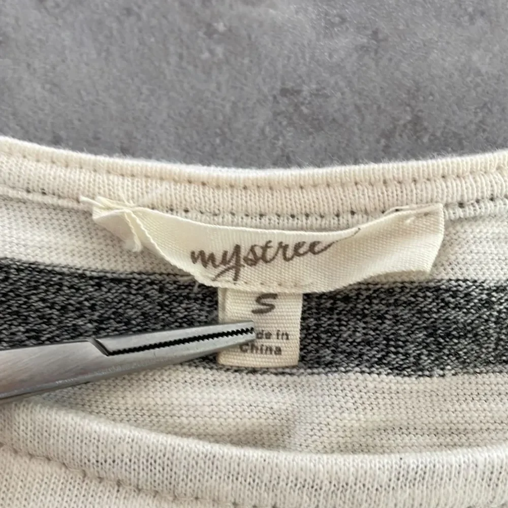 MYSTREE cap sleeve knee length‎ cinch tie waist cream and gray stripes dress S